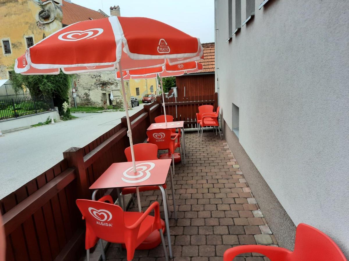 Penzion Zahrada nad řekou, restaurace a kavárna - PARKOVÁNÍ GRÁTIS Zlatá Koruna Exterior foto
